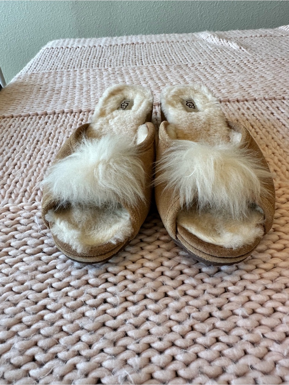 UGG chestnut Yvette slipper sheepskin Pom Pom mini wedge size 6 - Picture 3 of 7